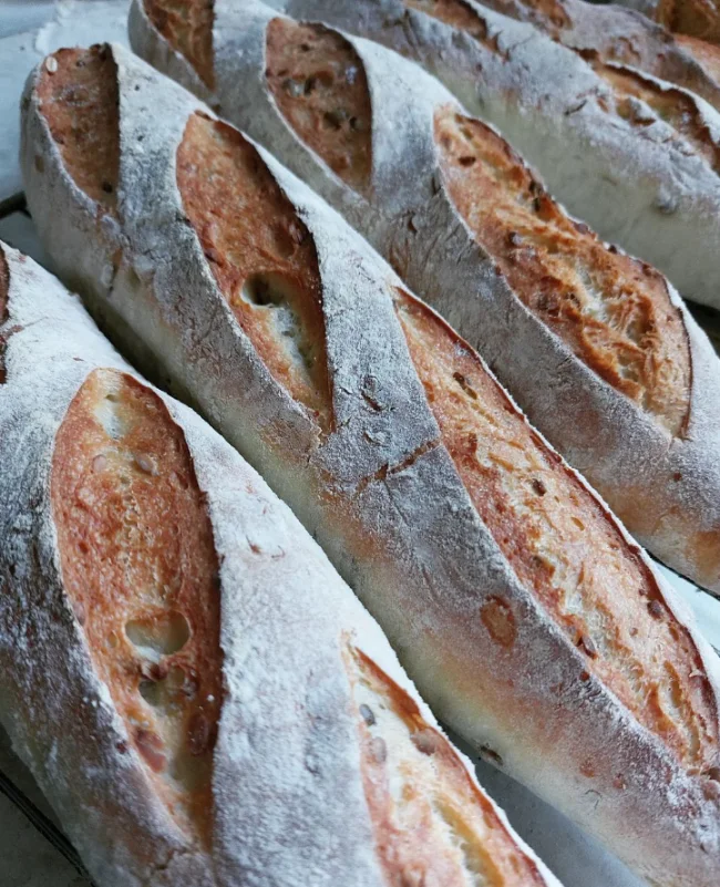 Багет пшеничный с семечками тыквы и подсолнуха, 250 гр.